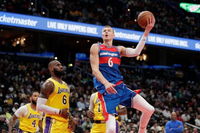 末节16分+隔扣詹皇 波神抢戏詹姆斯里程碑之夜